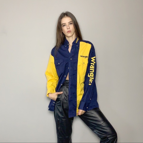 Vintage Tops - 💋SALE. 90s Wrangler button down. Retro cowboy